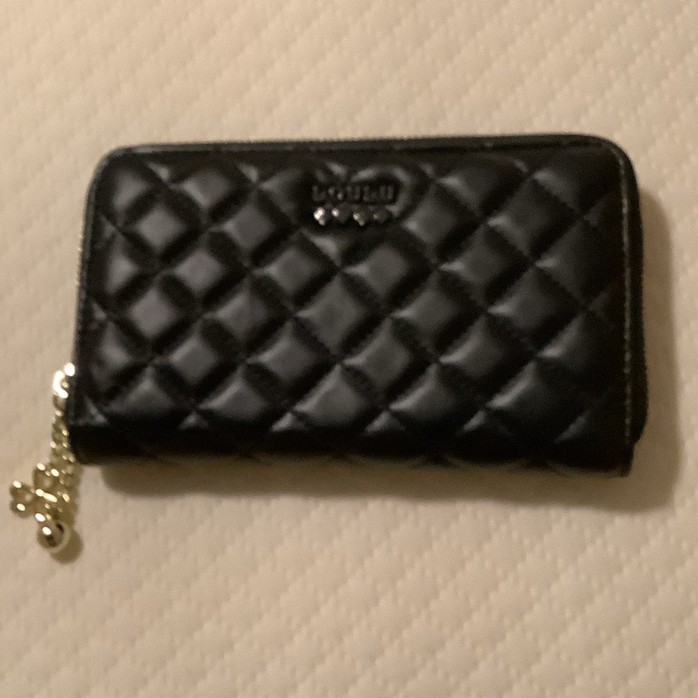 Chic Black Quilted Clutch with Gold Charm